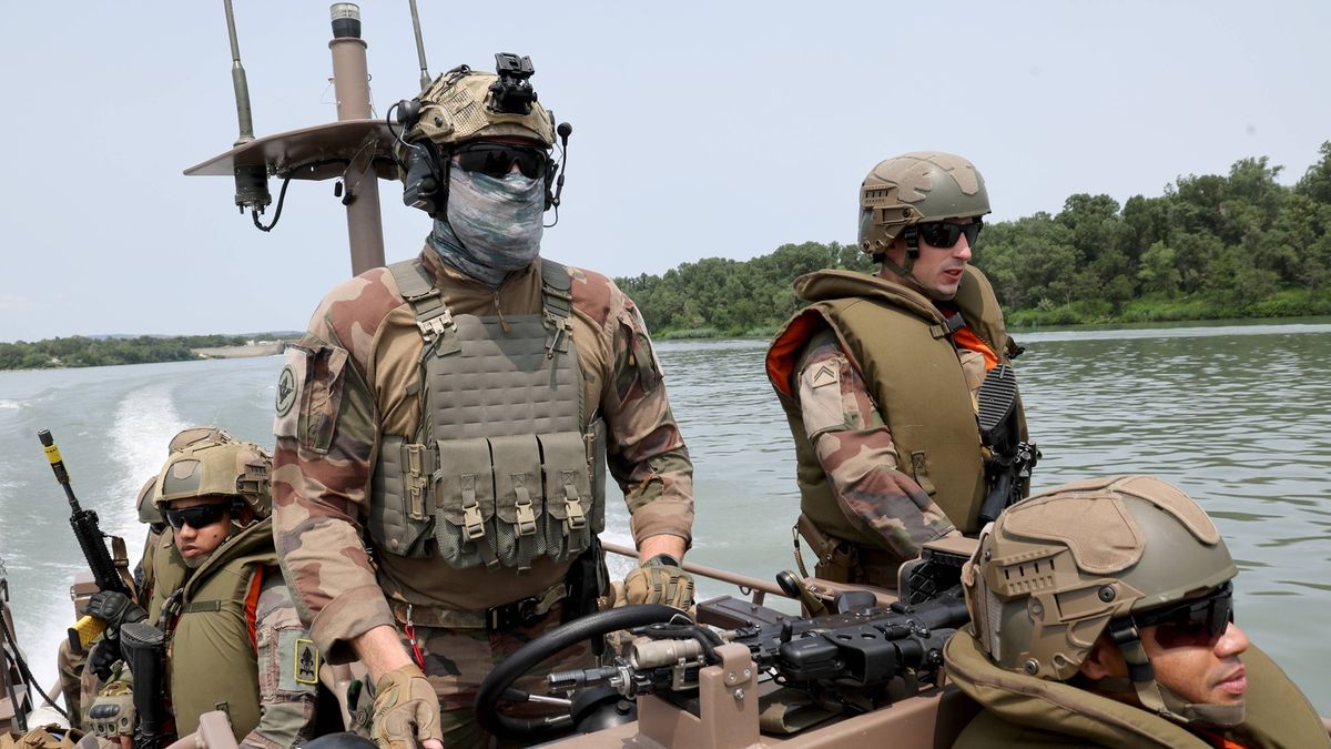 Francie pošle na Ukrajinu cizineckou legii, hlásá Zacharovová